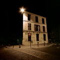La b�tisse �clair�e par la nuit - Urban and architectural photography