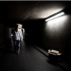 Cardboard Box Head #15 - The box next door (photographie conceptuelle)