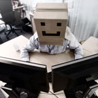 Cardboard Box Head #9 - Closed space (photographie conceptuelle)
