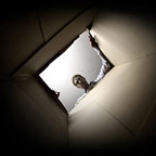 Cardboard Box Head #3 - Into the void (photographie conceptuelle)