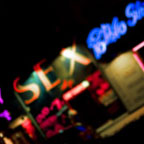 Un myope � Pigalle - Photographie conceptuelle