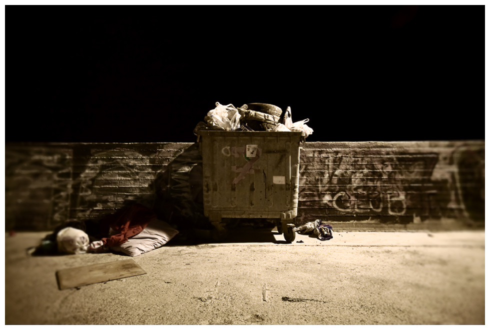 beautiful-garbage-can-night-photography.