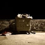 Beautiful garbage can - Photographie de nuit