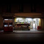 Urban Oasis 2 - Photographie de nuit