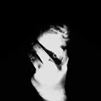 Deconstructing Riri - Portrait et autoportrait photographique