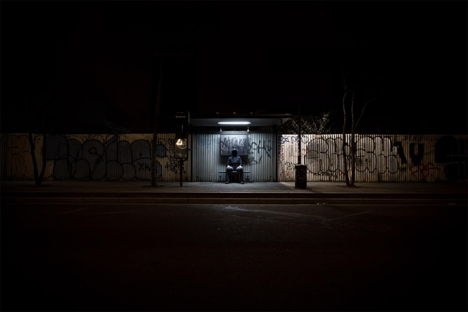 Night shelter - Night urban photography