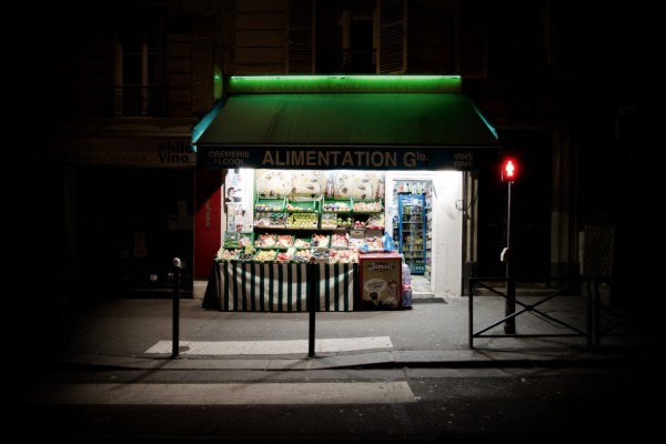 Épiceries de nuit - Urban Oasis 3 - photographie de nuit