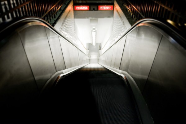 Go up / Go down Descente interdite - photographie urbaine & architecture