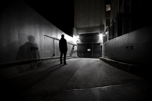 Obscur compagnon de route - photographie de nuit urbaine