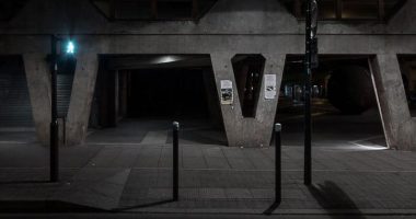 Outside the bunker - photographie urbaine de nuit- Vignette