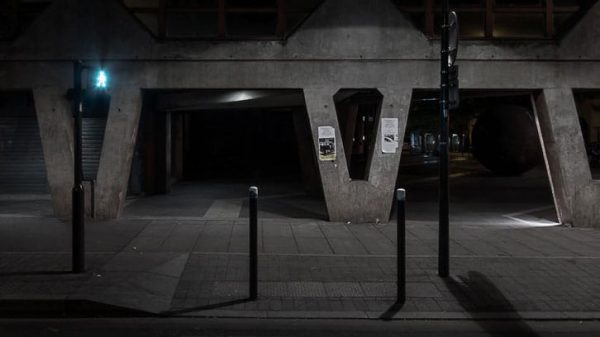 Outside the bunker - photographie urbaine de nuit- Vignette